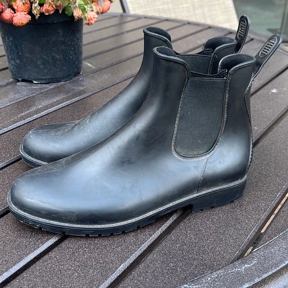 Chelsea black ankle booties